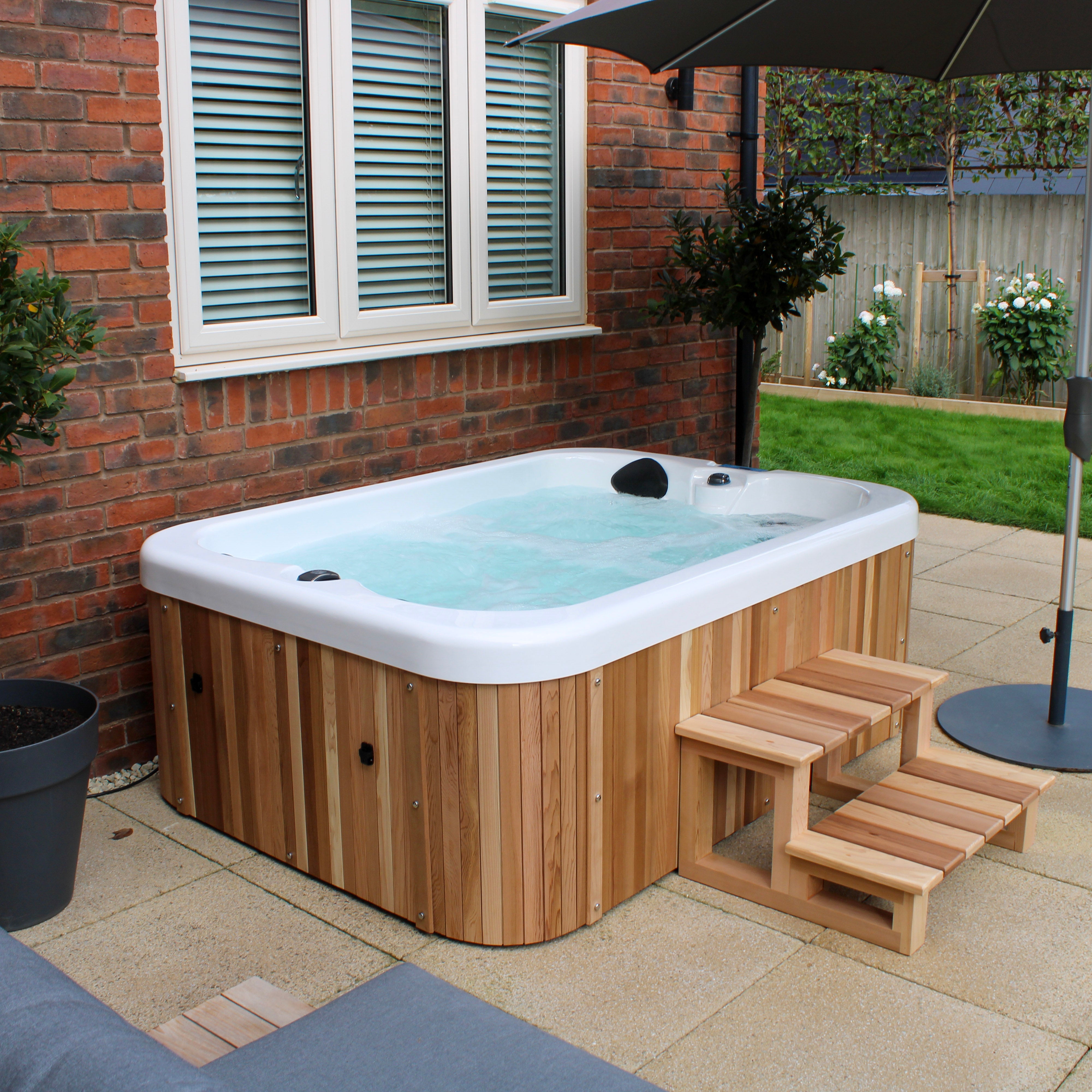 Urban Cedar Sport Duo WiFi Small Hot Tub Package