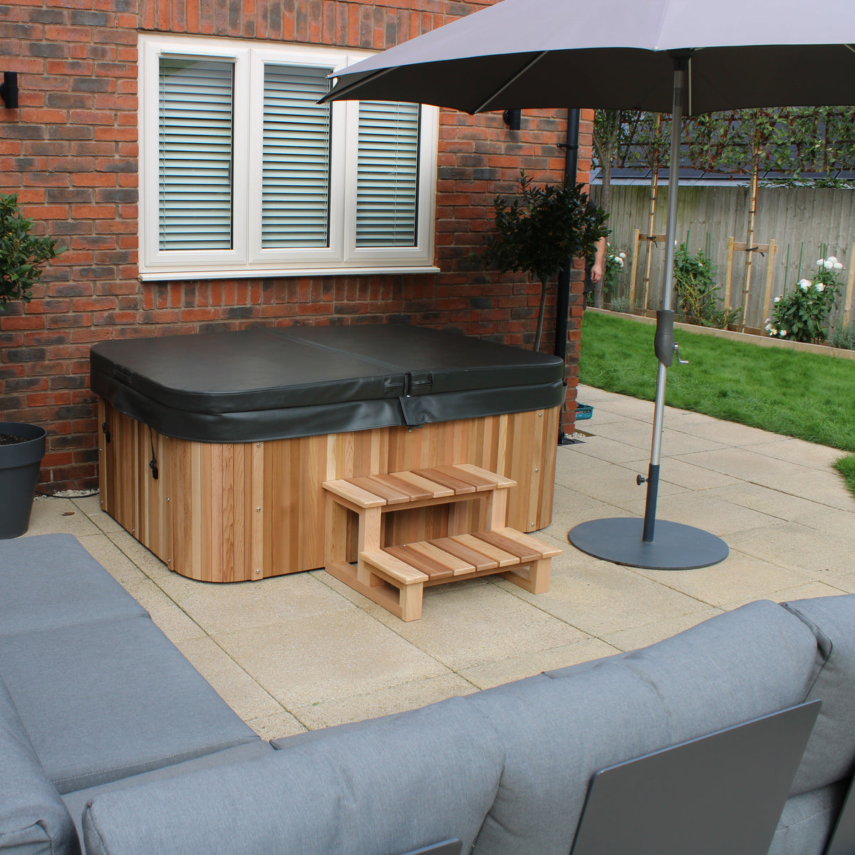 Urban Cedar Sport Square Mini Hot Tub Package