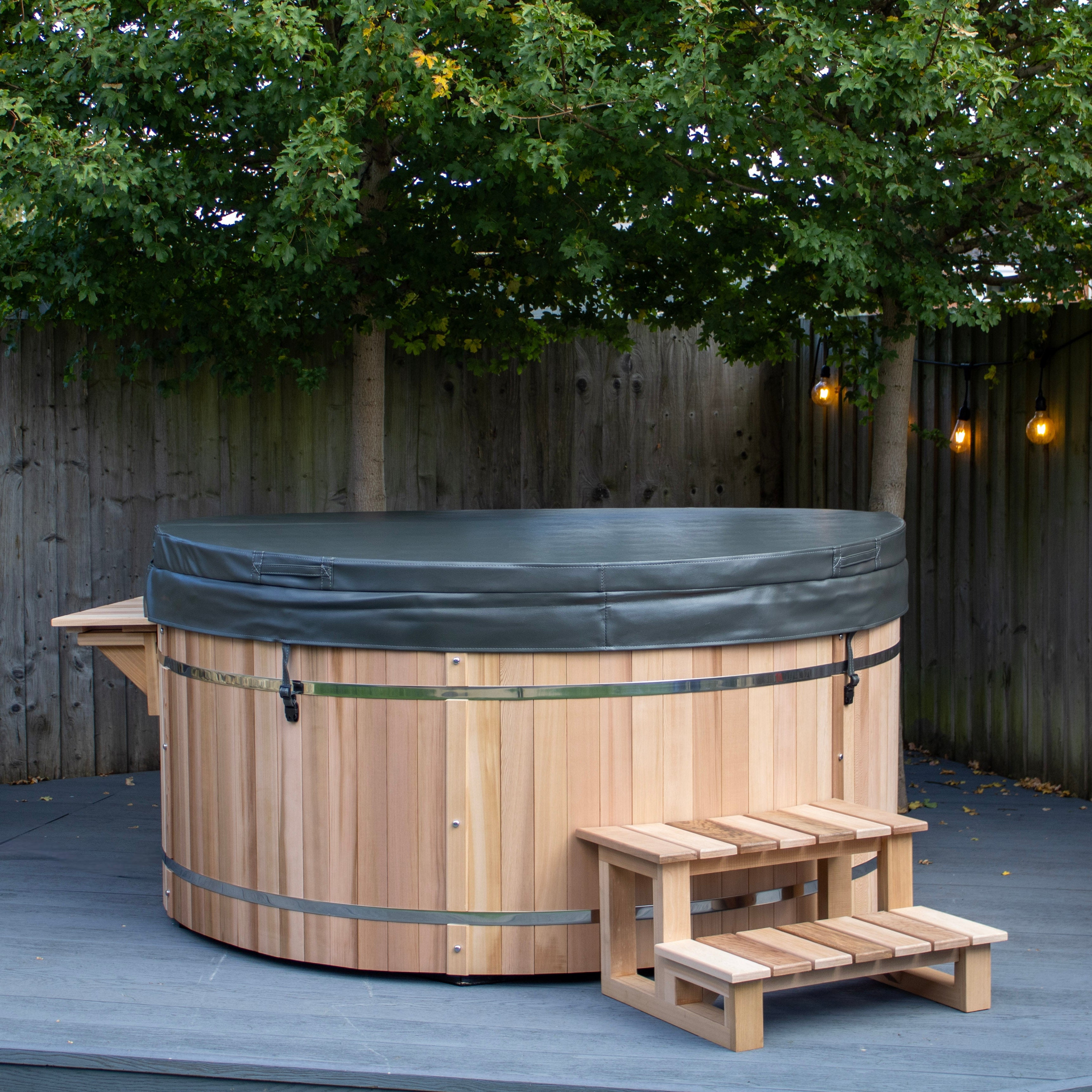Urban Cedar Sport Deep Aero WiFi Round Hot Tub Package