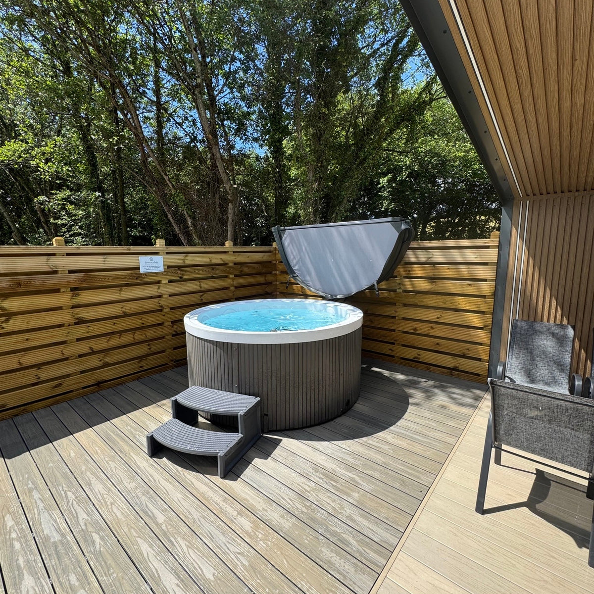 Urban Cedar Sport Deep WiFi Round Hot Tub Package (Composite Cabinet)