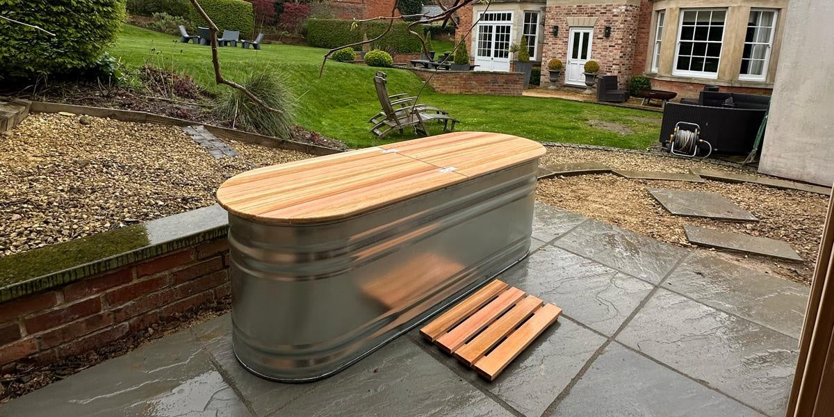 Urban Cedar - Steel Bath, Cedar Lid & Duckboard