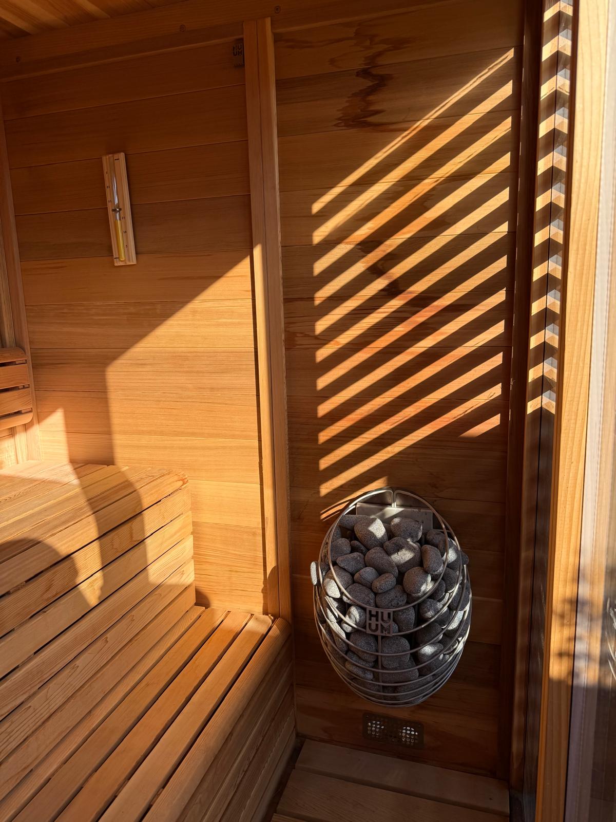 Urban Cedar Glass Compact Clear Outdoor Sauna 7FTx6FT (Pre-Owned)