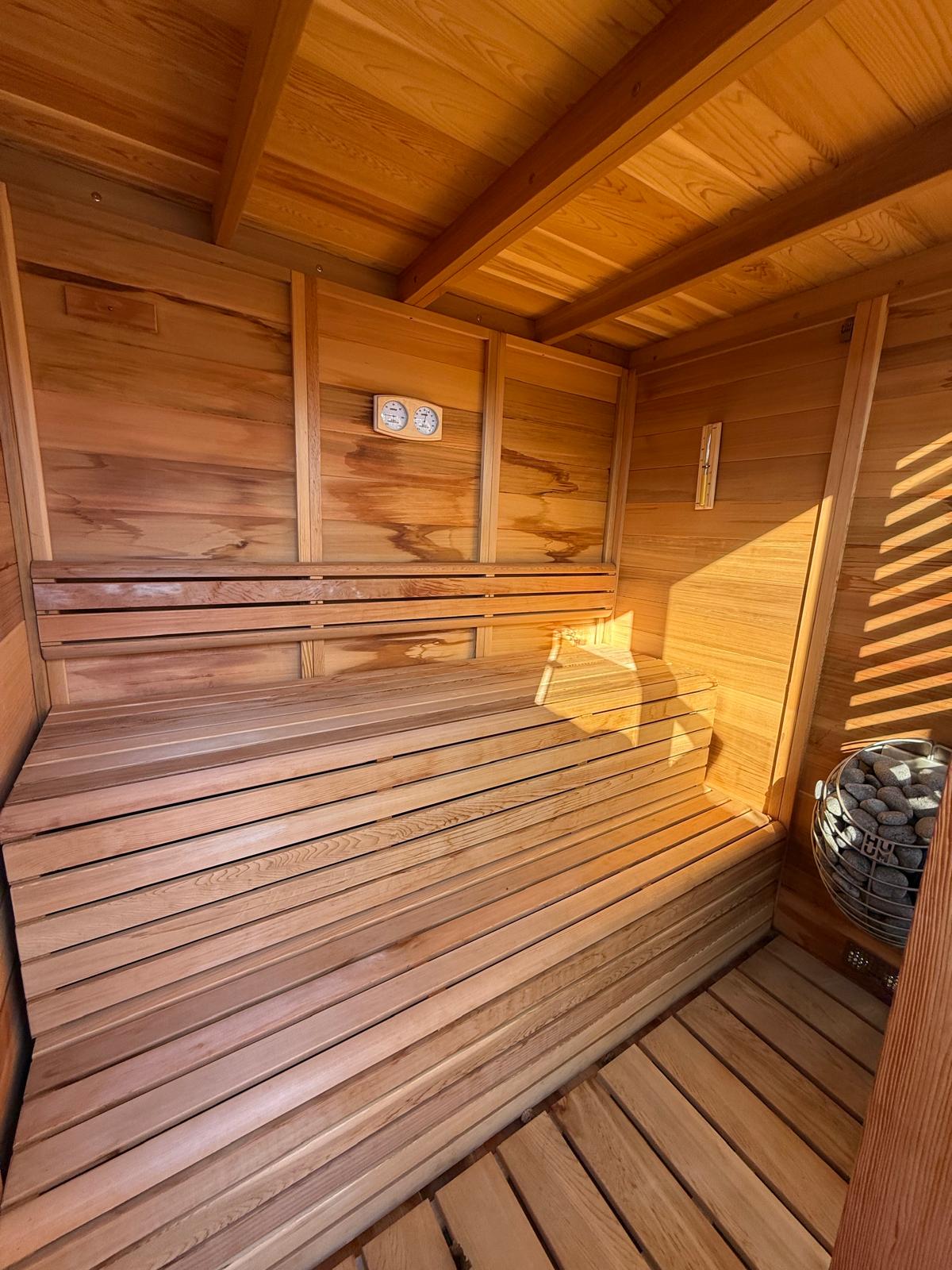 Urban Cedar Glass Compact Clear Outdoor Sauna 7FTx6FT (Pre-Owned)